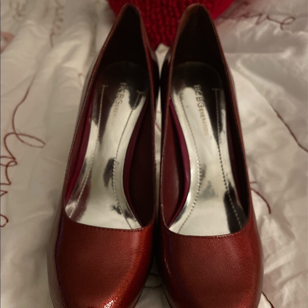 7.5 BCBGeneration Red Tumbled Pearl Patent